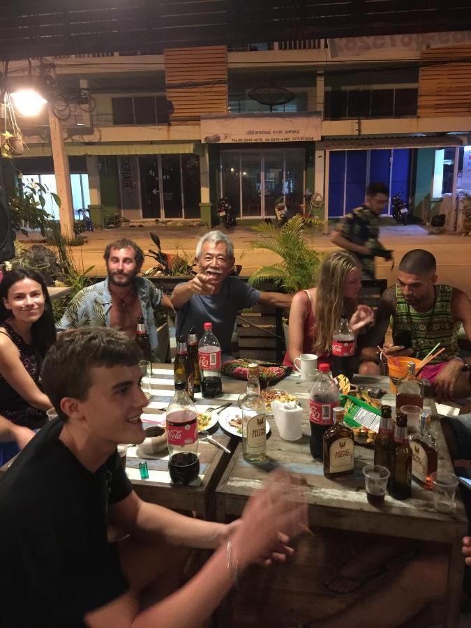 Phangan Barsay Hostel Thongsala Exteriör bild